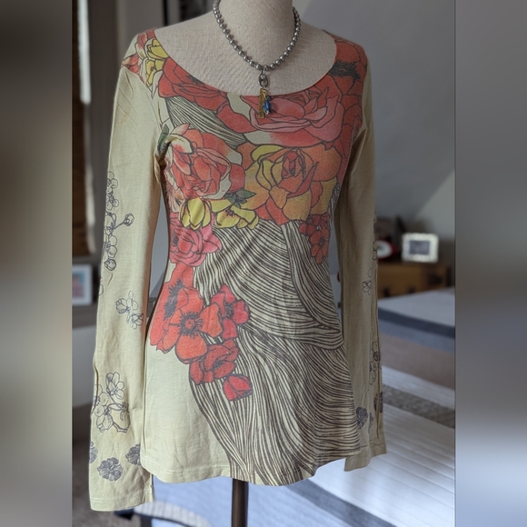 Floral Long Sleeve Fitted Top - Picture 6 of 6